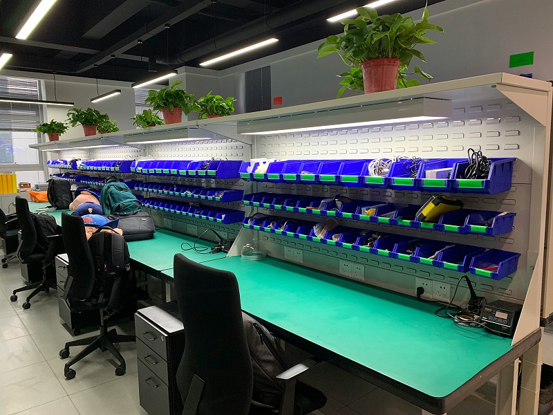 天金岡鉗工桌--客戶(hù)場(chǎng)景