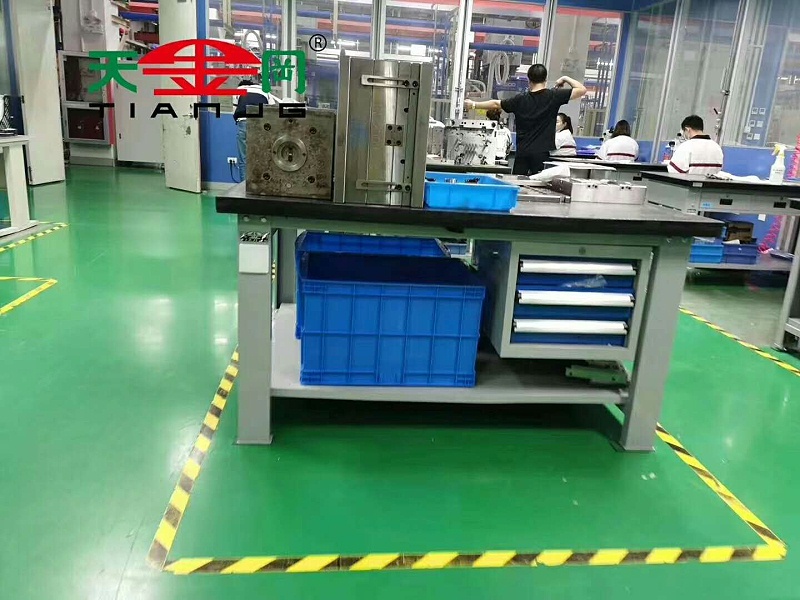 鉗工工作臺(tái)承重