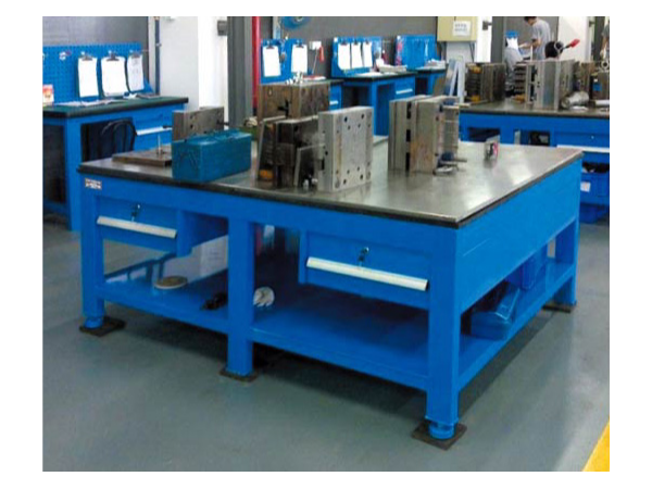 鉗工工作臺(tái)變形怎么辦？工具柜廠家天金岡告訴你，看完絕對(duì)漲知識(shí)！