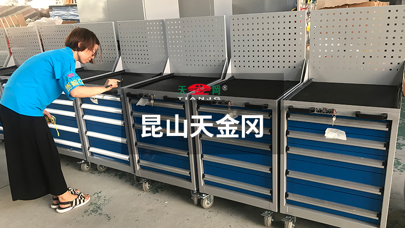 哪里賣鉗工工具柜，年產17000臺廠家天金岡，現貨發