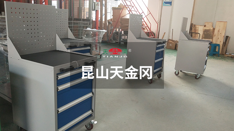 鉗工工具柜廠家天金岡18年堅持產品的品質，從未松懈