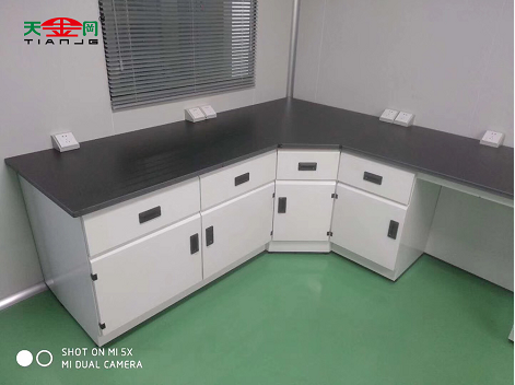 工具柜廠家天金岡旗下實(shí)驗(yàn)臺、智能柜受到了某研究中心實(shí)驗(yàn)室的一致好評與認(rèn)可